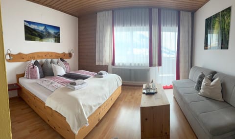 Photo of the whole room, Seating area