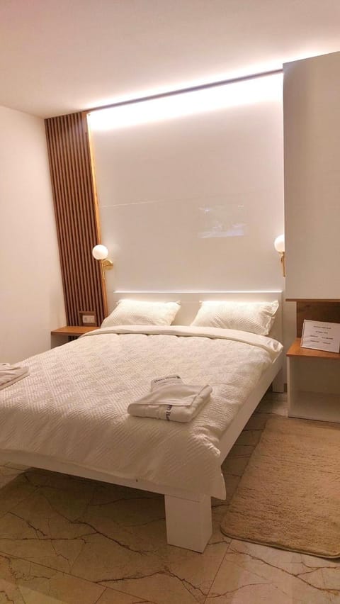 AIRPORT APARTMANI HAPPY HOUSE free parking & early check-in Apartment in Belgrade