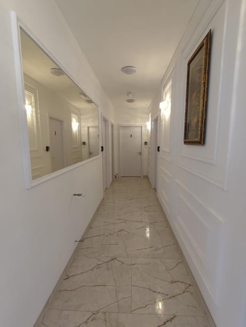 AIRPORT APARTMANI HAPPY HOUSE free parking & early check-in Apartment in Belgrade