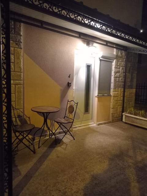 AIRPORT APARTMANI HAPPY HOUSE free parking & early check-in Apartment in Belgrade