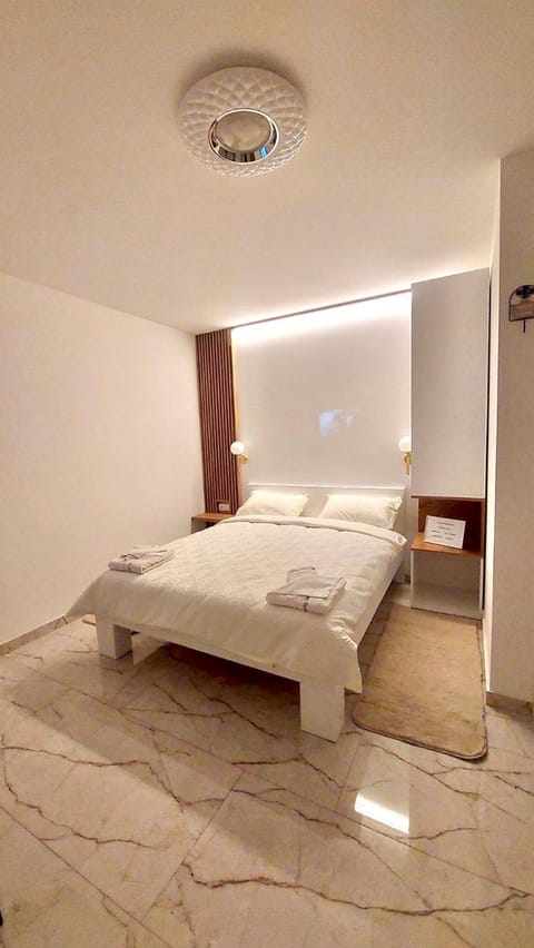 AIRPORT APARTMANI HAPPY HOUSE free parking & early check-in Apartment in Belgrade