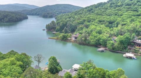 Jump Right In House in Blue Ridge Lake