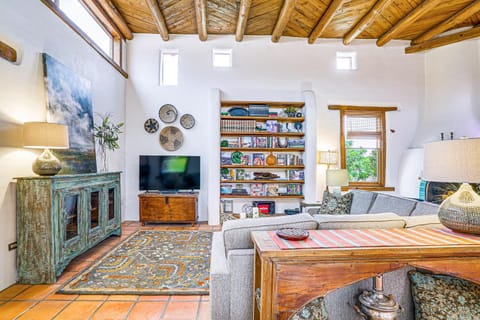 Las Cruces Santa Fe-Style Adobe Home on 6 Acres! House in Mesilla