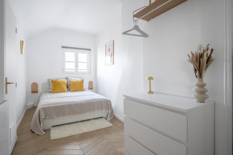 Bed, Photo of the whole room, Bedroom, internet