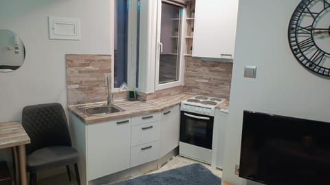 Kitchen or kitchenette, pet friendly, stove