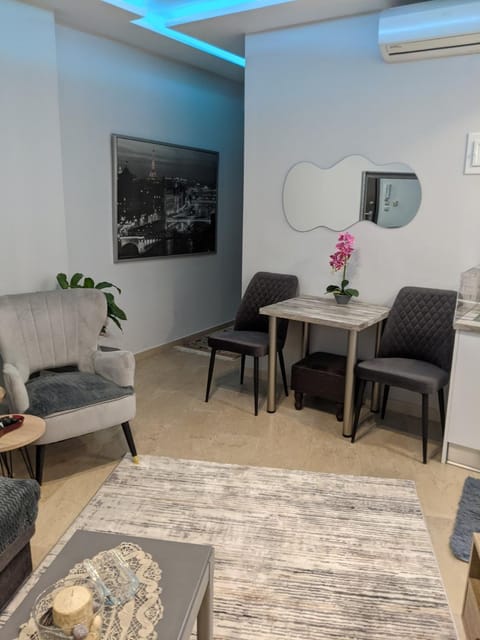 TV and multimedia, Seating area, air conditioner