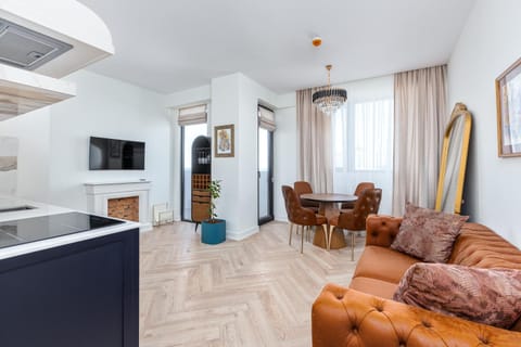 TV and multimedia, Kitchen or kitchenette, Living room, Seating area