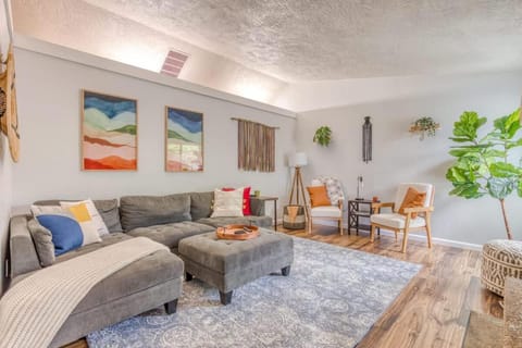 Monmouth Family Retreat - Pet Friendly, Play Areas, Hot Tub, Game Room House in Monmouth