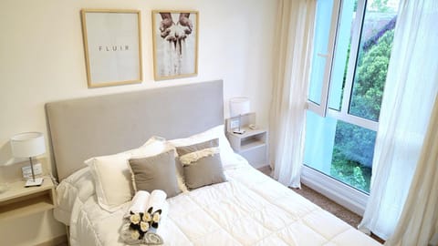 Bed, Photo of the whole room, Decorative detail, Bedroom, heating, towels, air conditioner