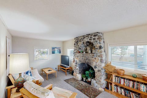 Round Rock Cottage House in Devils Lake