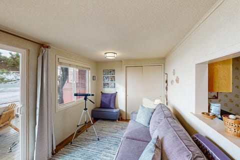 Round Rock Cottage House in Devils Lake