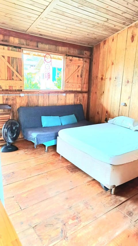 Bed, Photo of the whole room, Seating area, Bedroom