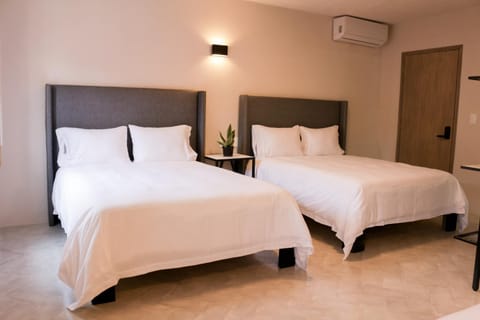 Bed, Photo of the whole room, Family, air conditioner
