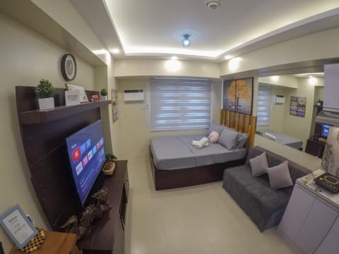 Photo of the whole room, Seating area