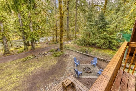 Thompson Cabin - Charming Salmon Riverfront A-Frame Oasis w/ fireplace Cabin in Welches