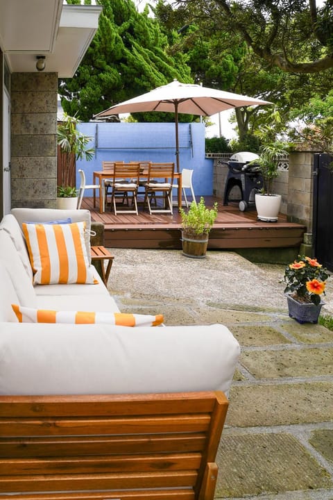 Balcony/Terrace, Beach, Entertainment, internet, sunbed