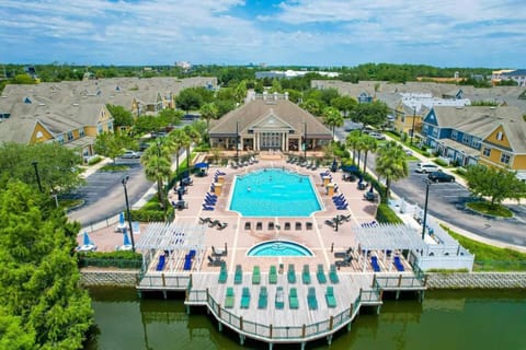 Kids's club, Pool view