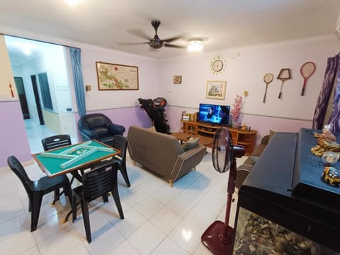 TV and multimedia, Living room, Seating area, fireplace