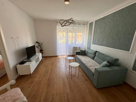 Communal lounge/ TV room, TV and multimedia, Living room, Seating area