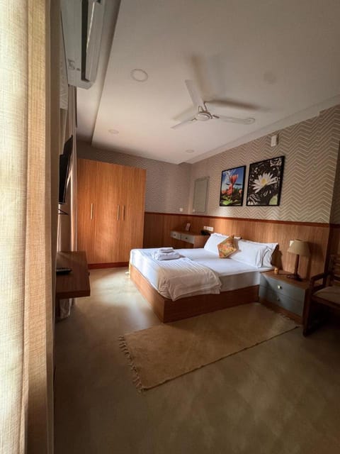 TV and multimedia, Photo of the whole room, Bedroom