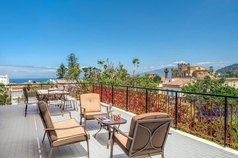 Patio, Facade/entrance, Day, Natural landscape, View (from property/room), Balcony/Terrace, Living room, Seating area, Dining area, Mountain view, Sea view
