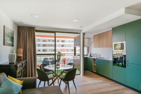 Kitchen or kitchenette, Seating area