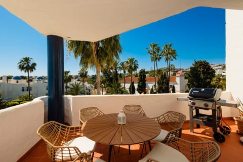 Day, View (from property/room), Balcony/Terrace, Living room, Seating area, Dining area