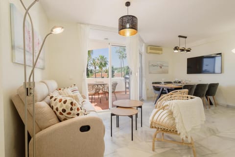 TV and multimedia, Living room, Dining area, Evening entertainment, air conditioner