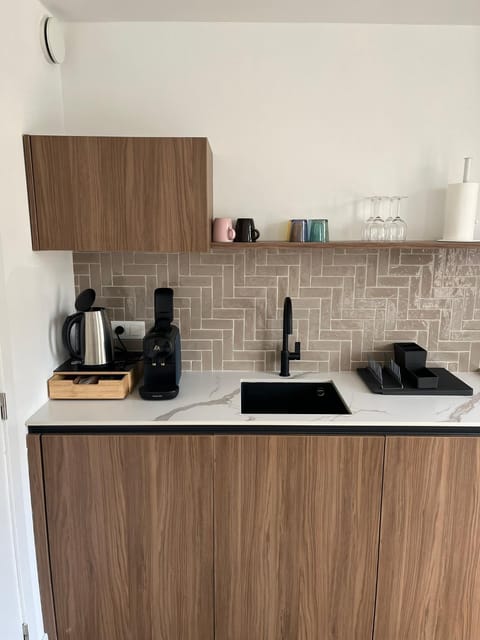 Coffee/tea facilities, Kitchen or kitchenette, microwave