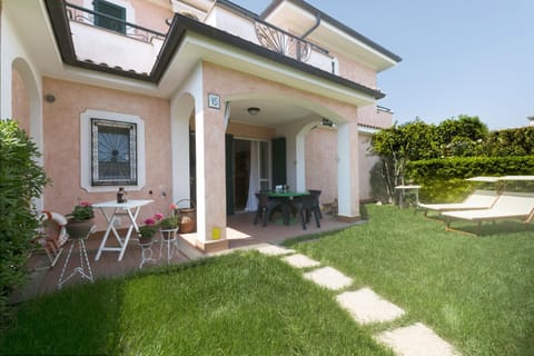 Property building, Day, Garden, Garden view