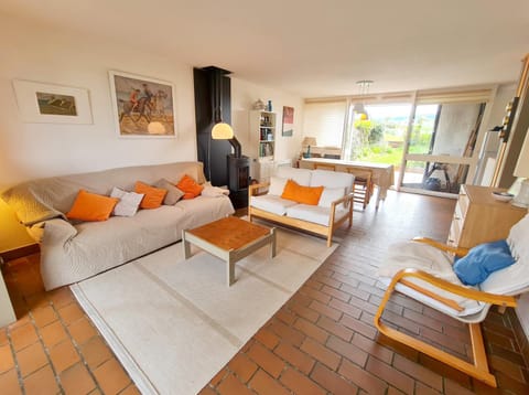 Communal lounge/ TV room, Living room, Seating area