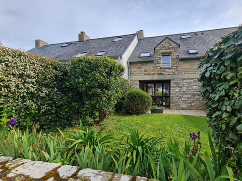 Property building, Spring, Day, Garden, Garden view