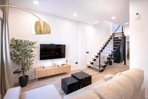 TV and multimedia, Living room, Seating area, Evening entertainment
