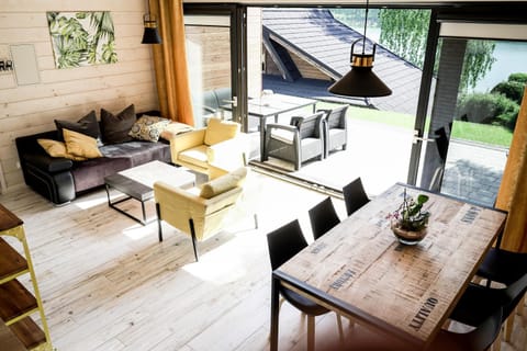 Patio, Day, Garden, Balcony/Terrace, Living room, Seating area, Dining area, Garden view