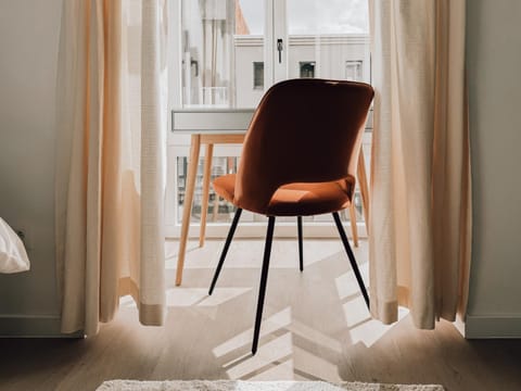 Bed, Living room, Photo of the whole room, Seating area, Bedroom