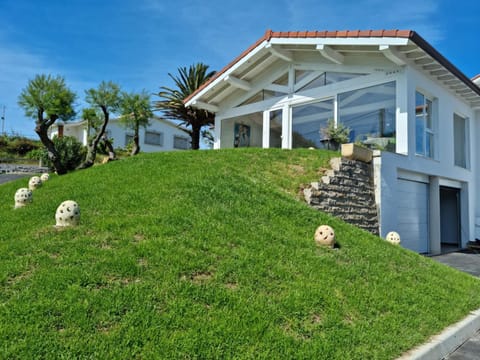 Property building, Garden, Balcony/Terrace