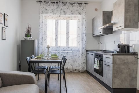 Kitchen or kitchenette, Living room