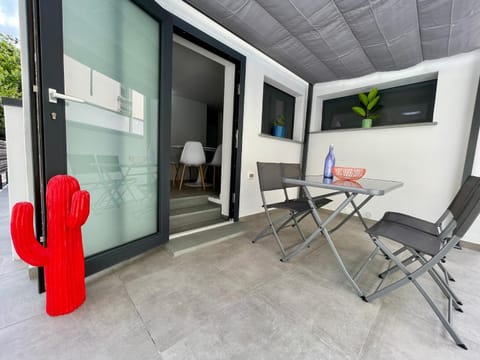 Elisa Apartments B - in front of the walls of Lucca Apartment in Capannori