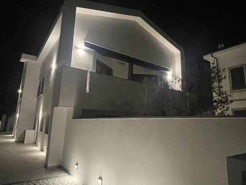 Elisa Apartments B - in front of the walls of Lucca Apartment in Capannori