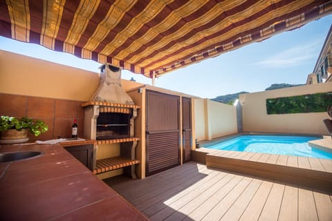 Patio, Balcony/Terrace, Swimming pool, sunbed