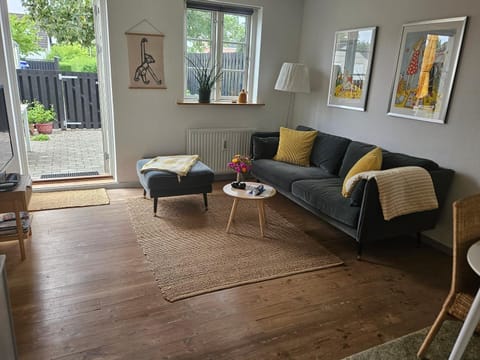 Lejlighed A med dejlig gårdhave på Thurø Kæledyr er IKKE gratis og skal tilføjes Apartment in Svendborg