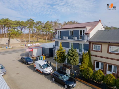 Property building, Day, Neighbourhood, Street view, Location