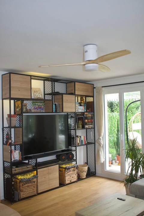 Boho style apartment - 8 mins from Paris Center - Garden and underground parking Apartment in Vanves