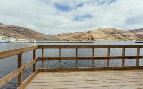 Nearby landmark, Natural landscape, Balcony/Terrace, Mountain view