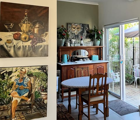 Patio, Kitchen or kitchenette, Decorative detail