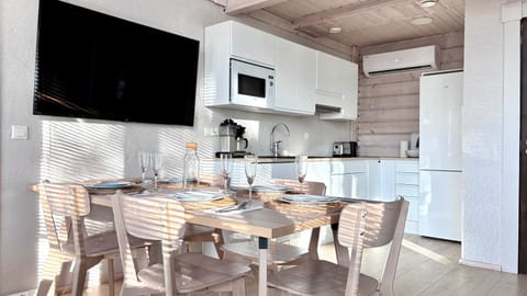 Kitchen or kitchenette, Living room, Seating area, Dining area, dishwasher, pet friendly, stove, toaster