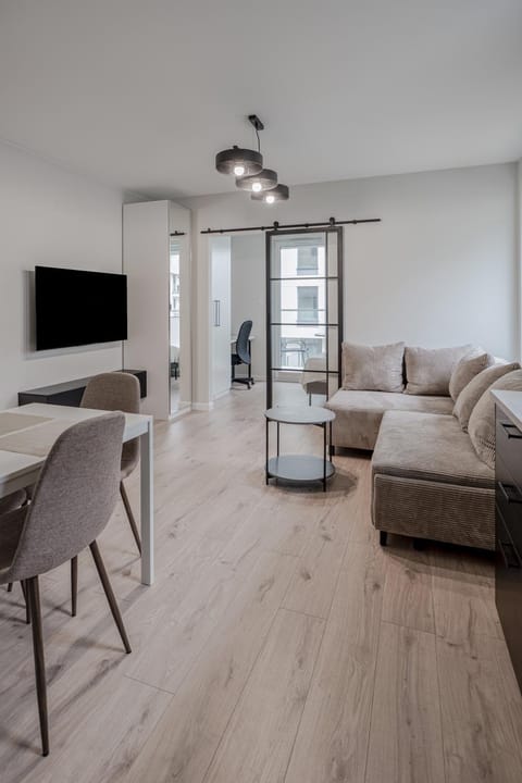 TV and multimedia, Living room, Seating area, Evening entertainment