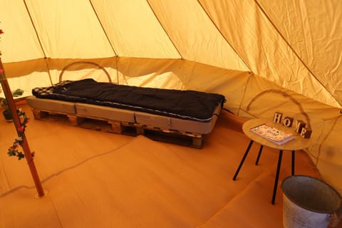 Rescorla Retreats - Blossom Luxury tent in England