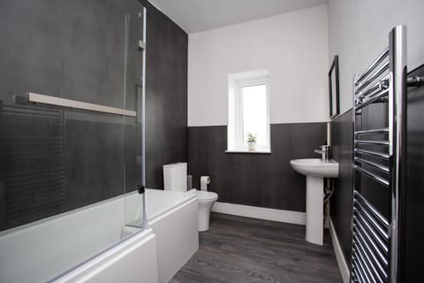 Vacant Nests The Attwood Smart Tv WIFI House in England