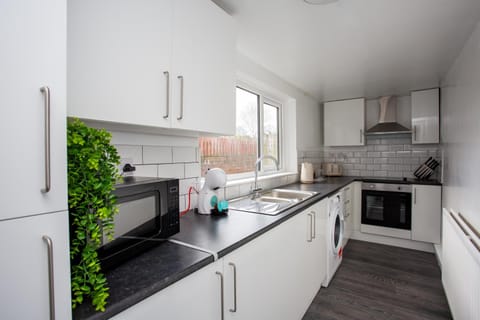 Vacant Nests The Attwood Smart Tv WIFI House in England